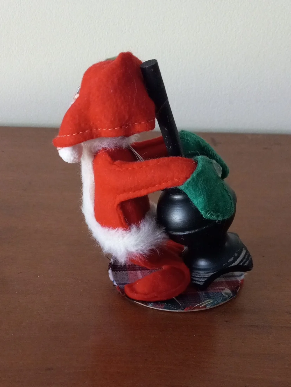 Vintage 1970s/1980s Annalee Santa Doll Warming at Stove - 5